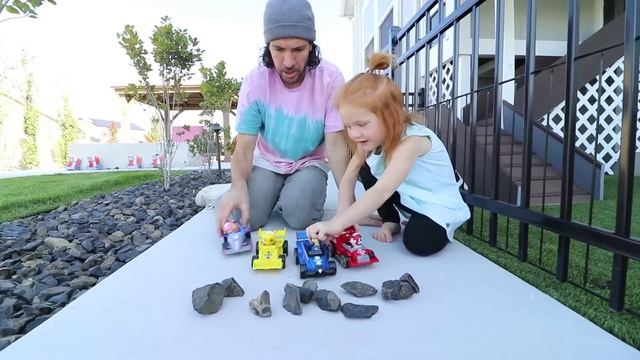 Paw Patrol HIDE N SEEK! New Toys help Adley find Hidden Chocolate in our Backyard! READY RACE RESCU смотреть онлайн