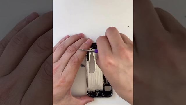 IPhone 5s как снять и заменить плату.mp4