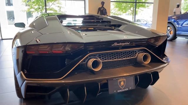 2022 Lamborghini Aventador Ultimae Is $1000000 *WORK OF ART* Walkaround Review in [4K] смотреть онлайн