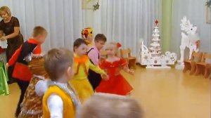 Новогодний утренник ЦИРК 9 часть. Дед Мороз с подарками.