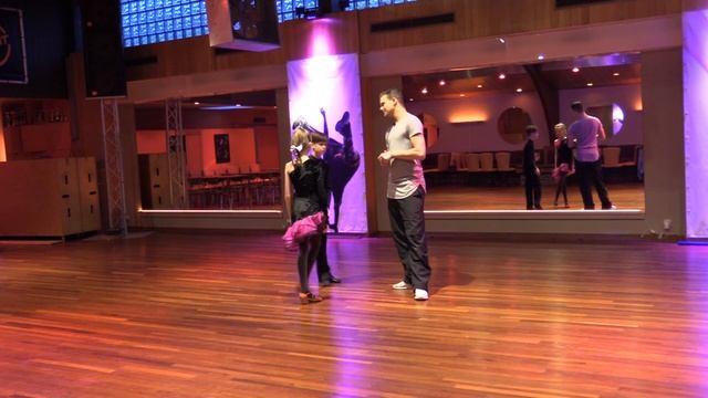 04.01.2018 Самба+ Ча Ча Ча. Плечи у Гриши и потренировать бедра. смотреть онлайн
