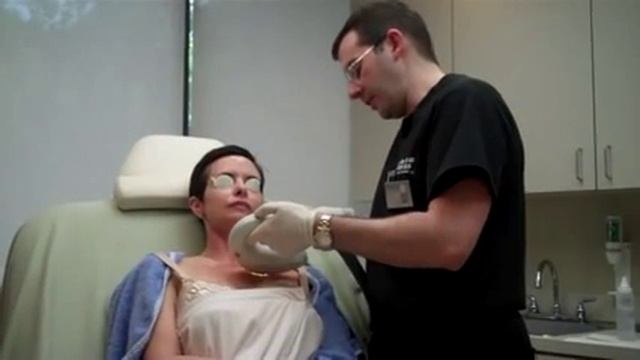 IPL Photorejuvenation on chest by Dr. Seiler смотреть онлайн