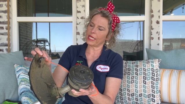 EGO -VS- BLACK & DECKER WEED EATER REVIEW // Learn Which Features are Best Before You Buy! смотреть онлайн