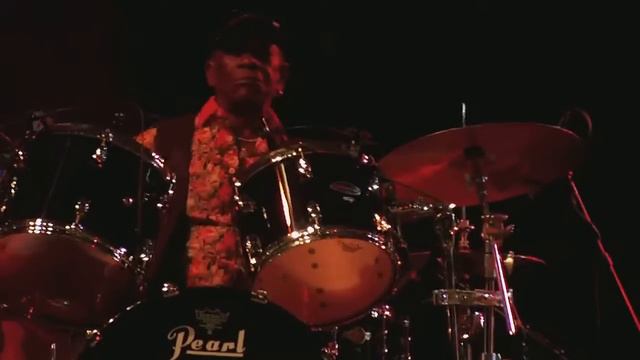 Afrika Tage Wien 2011 Teil 8 von 8 Jimi Tenor & Kabu Kabu feat. Tony Allen - Sonntag 31.7.2011 смотреть онлайн