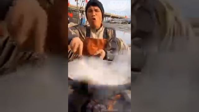 Очень вкусно ест смотреть онлайн
