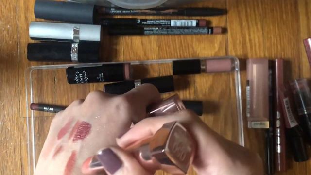 Decluttering My Lip Products! смотреть онлайн