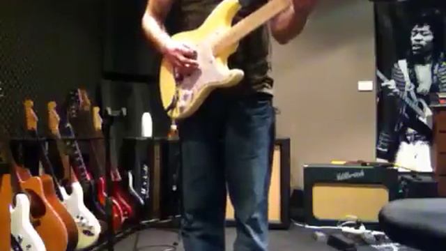 Jammin on the Fender Mustang 3 amp смотреть онлайн