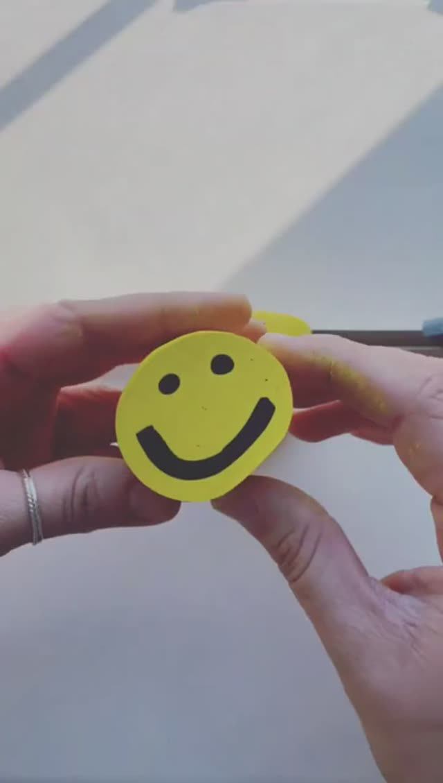 #shorts как сделать смайлик из глиняной трости смотреть онлайн