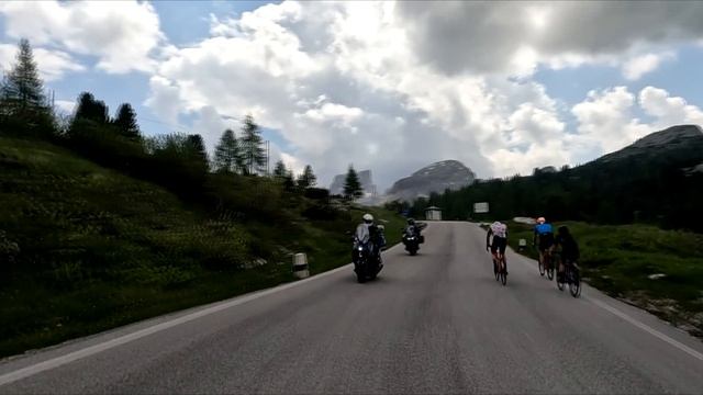 [HD] Zontesami 300+ do Włoch. trzy motocykle, trzech przyjaciół i 3000 km do przejechania. смотреть онлайн