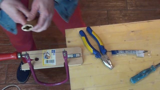 Как пользоваться ручным лобзиком. Основы. смотреть онлайн