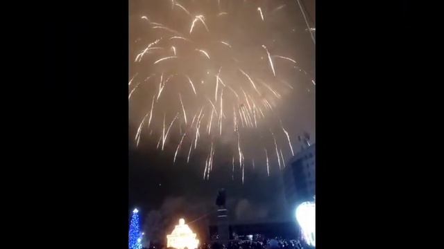 Новый год наступил, но бабушка всё ещё сидит и молчит. смотреть онлайн