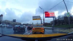 Не сиди как псина на лавке, закажи такси! // громкие истерики пассажиров