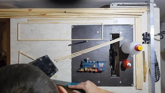 Как сделать МИНИАТЮРНЫЙ ЖЕЛЕЗНОДОРОЖНЫЙ МОСТ? смотреть онлайн