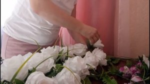 Композиция на свадебный стол из искусственных цветов