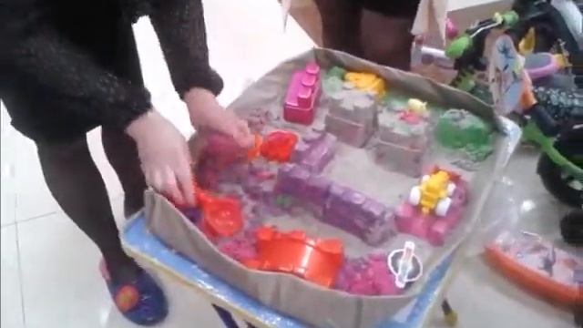 "Взрослые! Оставьте детям песка!" - Центр развивающих игр на Юноне смотреть онлайн