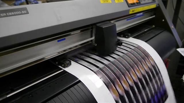 Плоттерная резка стикеров в цифовой типографии GCprint.ru смотреть онлайн