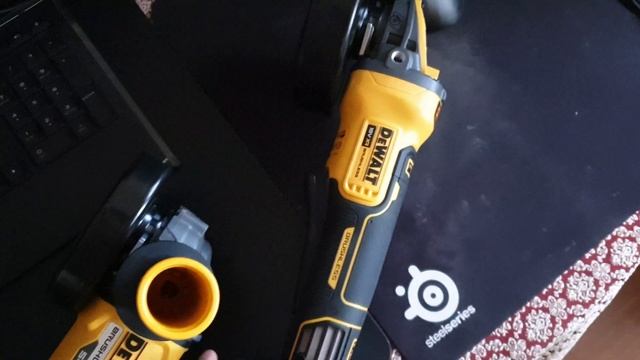 Dewalt 18/20v powerstack battery doesn't fit for DSG418 grinder смотреть онлайн