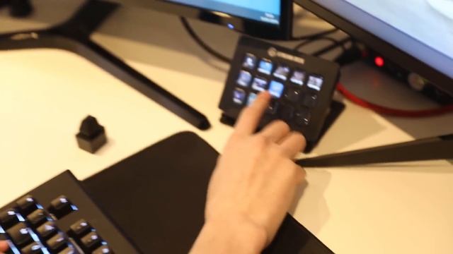 13 Year Olds $10,000 Fortnite Setup! (Dan D Room Tour 2019) смотреть онлайн