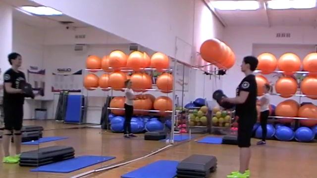 Групповая силовая тренировка. Семинар SuperFitness Company. Выпады. смотреть онлайн