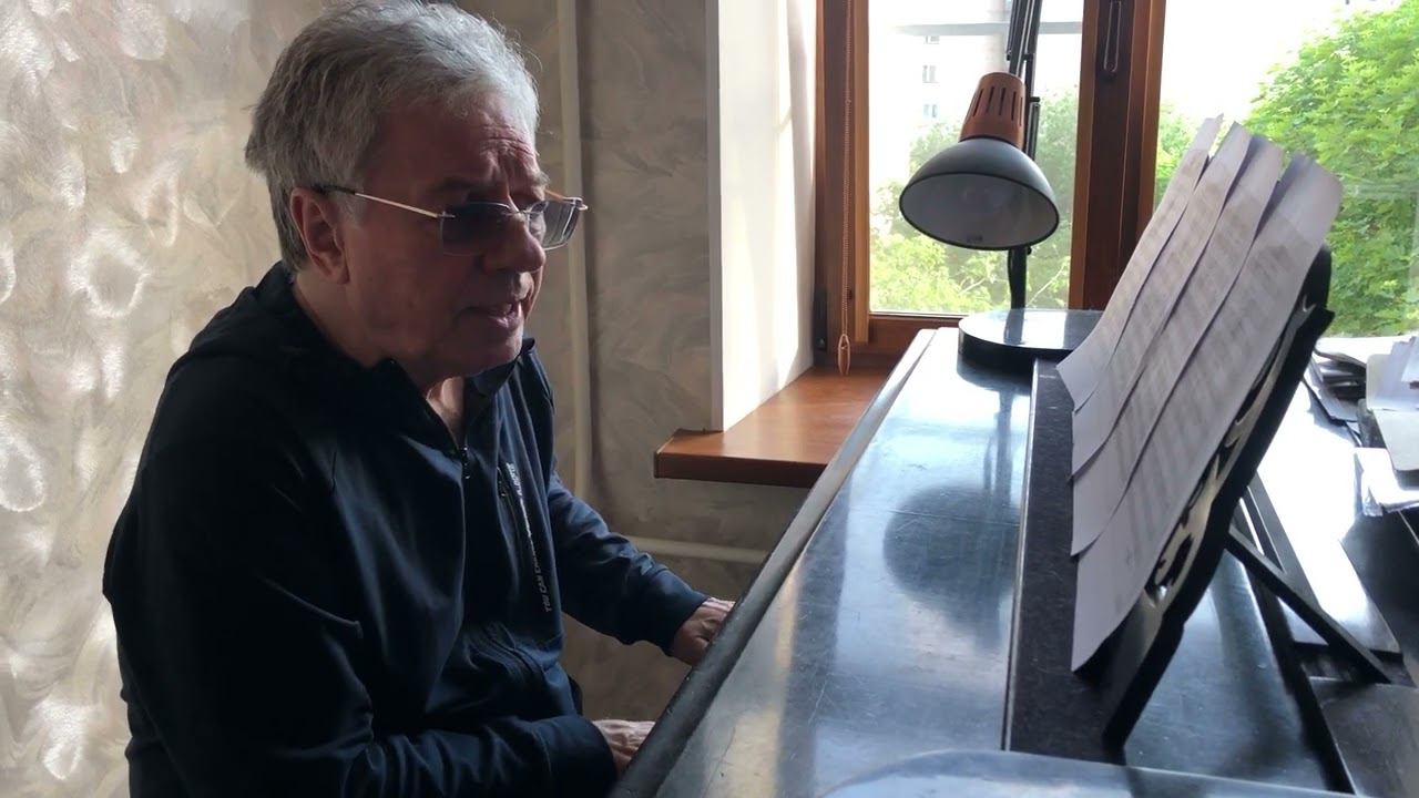 Каравай (музыка Виктора Плешака, стихи Марины Осташовой) исполняет Виктор Плешак 11.06.2024 смотреть онлайн