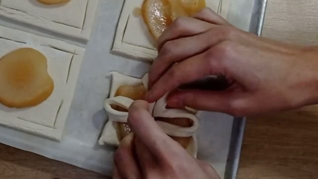 ВСЕГО 20 МИНУТ И ДЕСЕРТ НА СТОЛЕ. СЛОЙКА С ГРУШЕЙ. смотреть онлайн