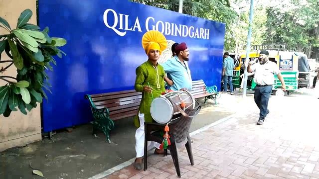 Звуки барабана. Музыкант штата Пенджаб, Индия. смотреть онлайн
