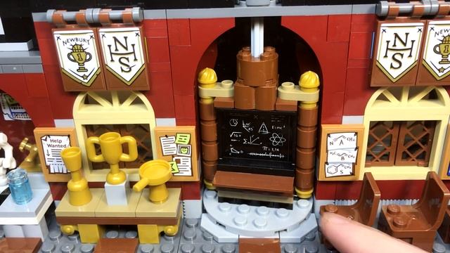 Как Доработать Набор Lego Hidden Side 70425 - Школа Ньюбери | Механизм Вращения Медвежонка / Доски смотреть онлайн