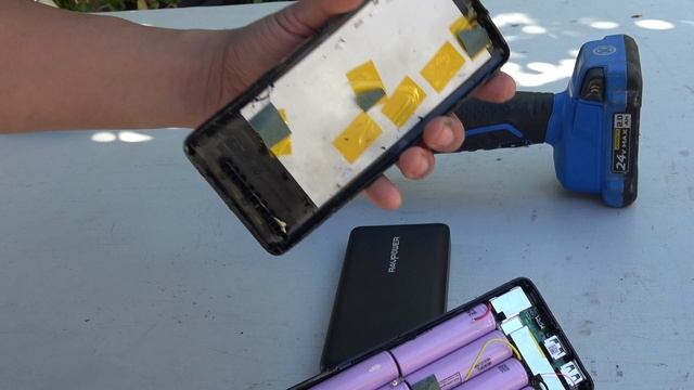How to easily cut open (tear down) a USB power bank for harvesting 18650 batteries смотреть онлайн
