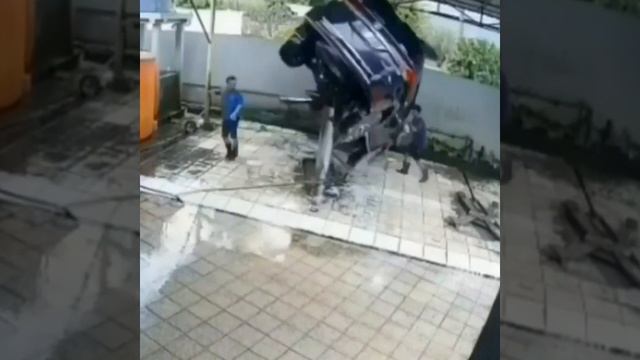 Hati2 bossku jika hendak cuci mobil. Pastikan pilih cuci steam yg model H agar lebih safety ?? смотреть онлайн
