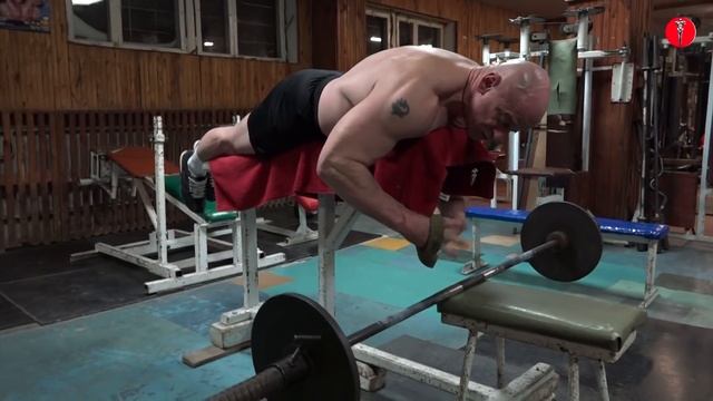 40. СпецУПРАЖНЕНИЯ культуриста для спины. ТЯГА ШТАНГИ НА ВЫСОКОЙ СКАМЬЕ смотреть онлайн