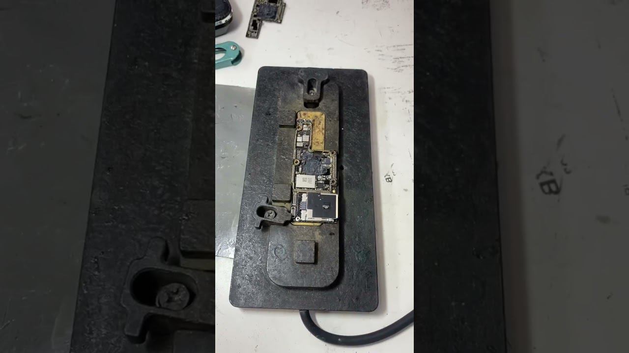 iPhone XS не включается. Что было х.. его знает смотреть онлайн