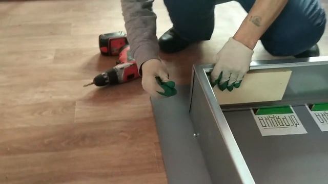 Как при помощи третьей руки одному собрать оцинкованную грядку. смотреть онлайн