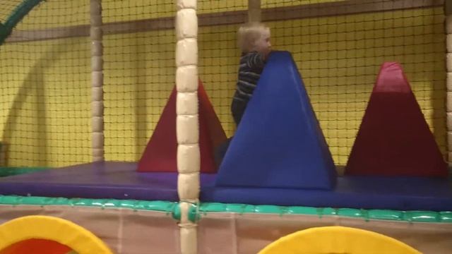 Oscar in soft play!! смотреть онлайн