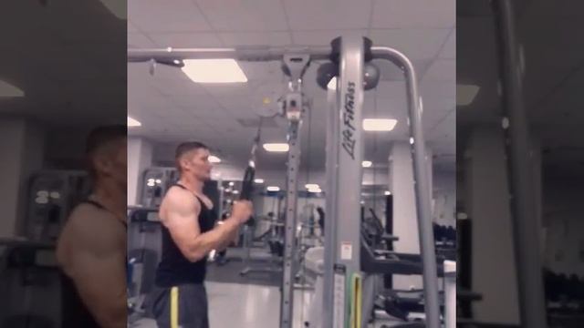Качаем трицепс смотреть онлайн