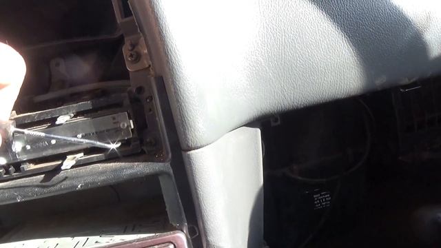 Replacing 85-95 Toyota Pickup Climate Control Bulb смотреть онлайн