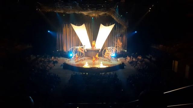 Для подписчиков - один из моментов шоу дю солей смотреть онлайн