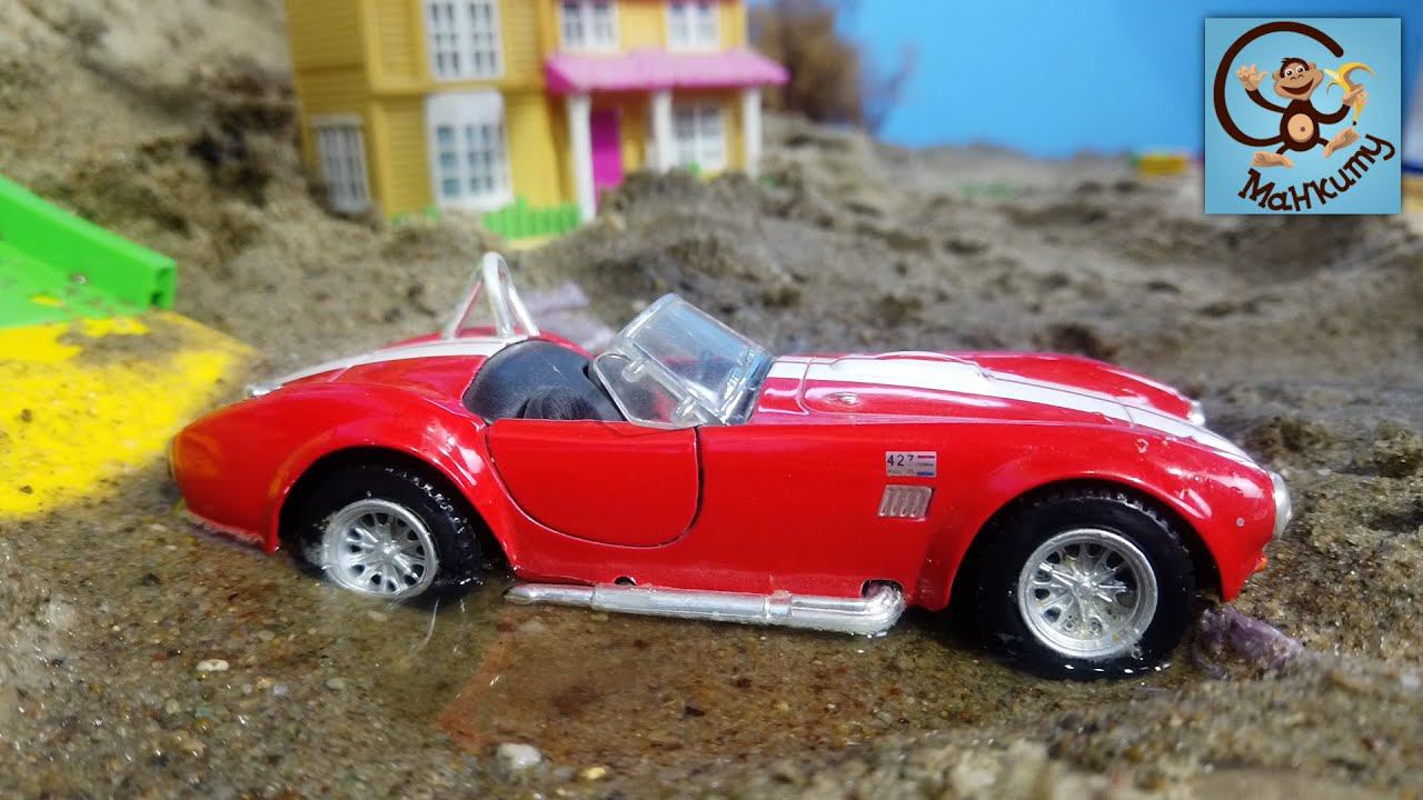 Мультик про Машинки Игрушки - Экскаватор, погрузчик и автокран ремонтируют трубу. Манкиту смотреть онлайн