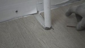 Как обойти трубы ламинатом? Невидимый стык.