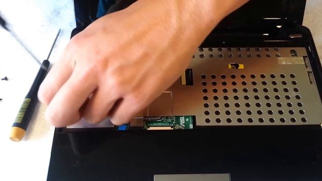 Asus Eee PC 1005HA CMOS Battery Replacement смотреть онлайн