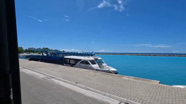 Boat transfer from Dhaalu airport to RIU Atoll/Palace смотреть онлайн