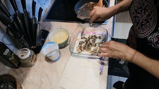 Пирог из лаваша с шампиньонами смотреть онлайн