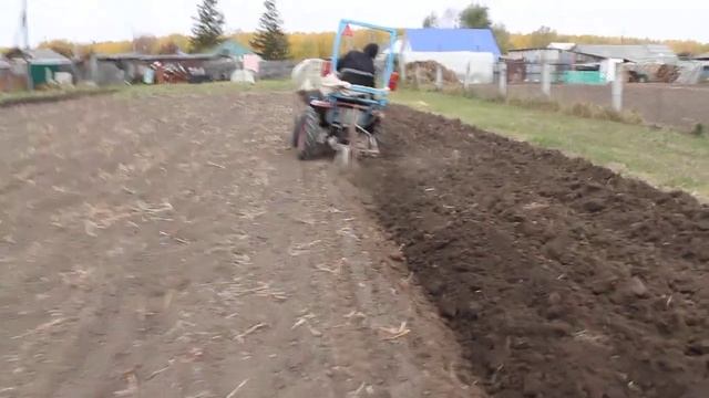 КМЗ-012 осень 2021 г вспашка смотреть онлайн