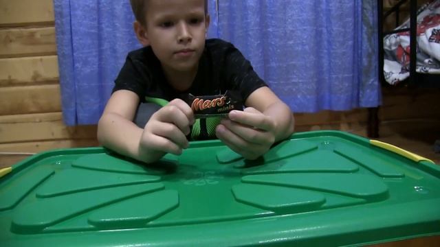 Распаковка набора M&M ’s Пора в школу! смотреть онлайн