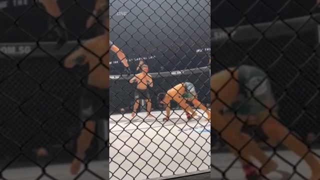 Догоняющий эффект от удара ? рукой! [НОКАУТ] смотреть онлайн