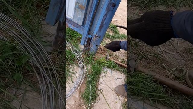 Скручивание проволокой деревянной планки к столбу смотреть онлайн