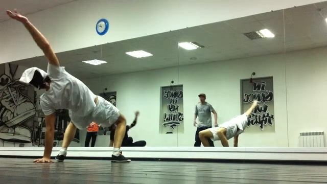 27.01.2014 студия 11 break dance-2 Чира учит свайпс смотреть онлайн