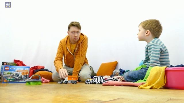 Зачем Илья и Папа ВЫБРОСИЛИ ТЕЛЕВИЗОР в Лего Мусоровоз 60118 ?
