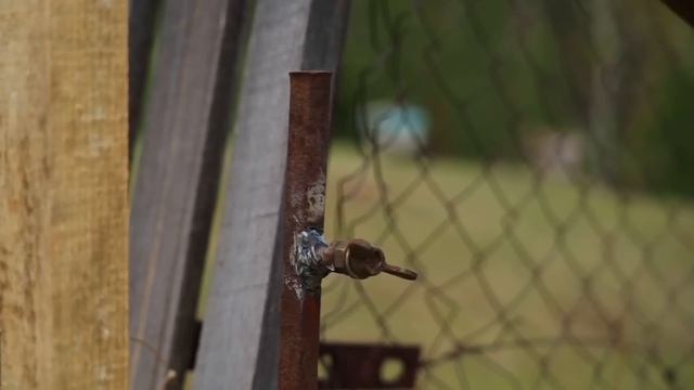ЖИЗНЬ В УРАЛЬСКОЙ ДЕРЕВНЕ | ОСВАИВАЕМ НОВЫЕ ЗЕМЛИ ДЛЯ СКОТА | ЭЛЕКТРОПАСТУХ В ДЕЛЕ смотреть онлайн