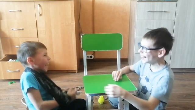 Игра каменные лица от Артёма и Вани! смотреть онлайн