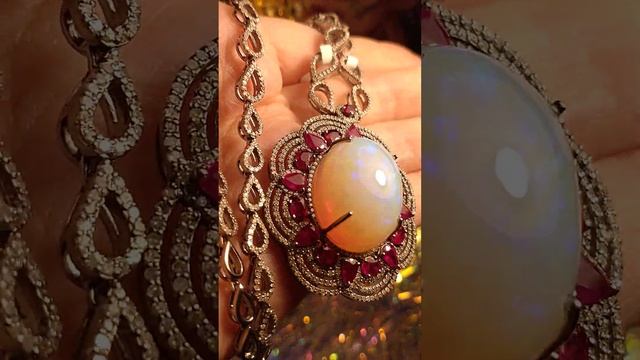 Гигантский Белый Опал...?...в Рубинах и Бриллиантах...❤️❤️❤️